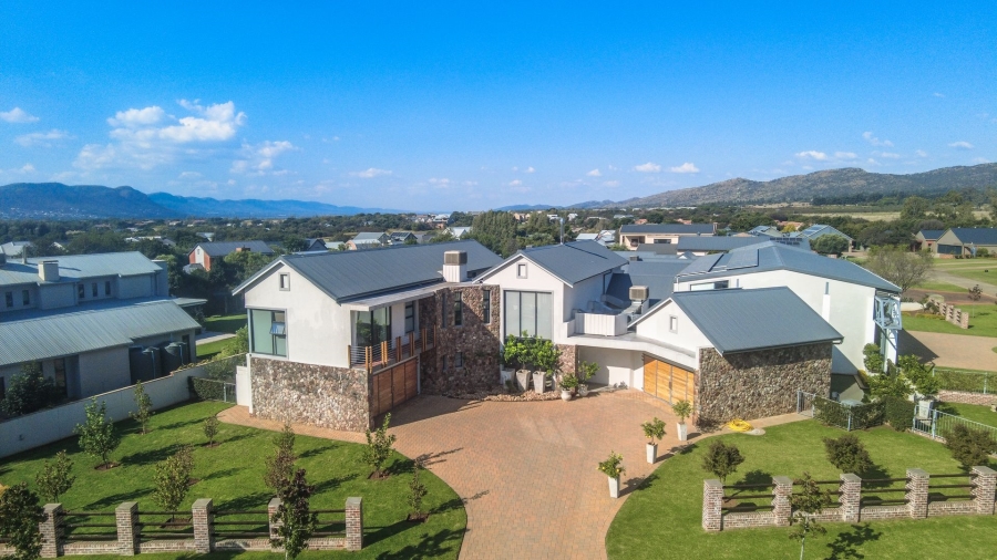 5 Bedroom Property for Sale in The Coves North West